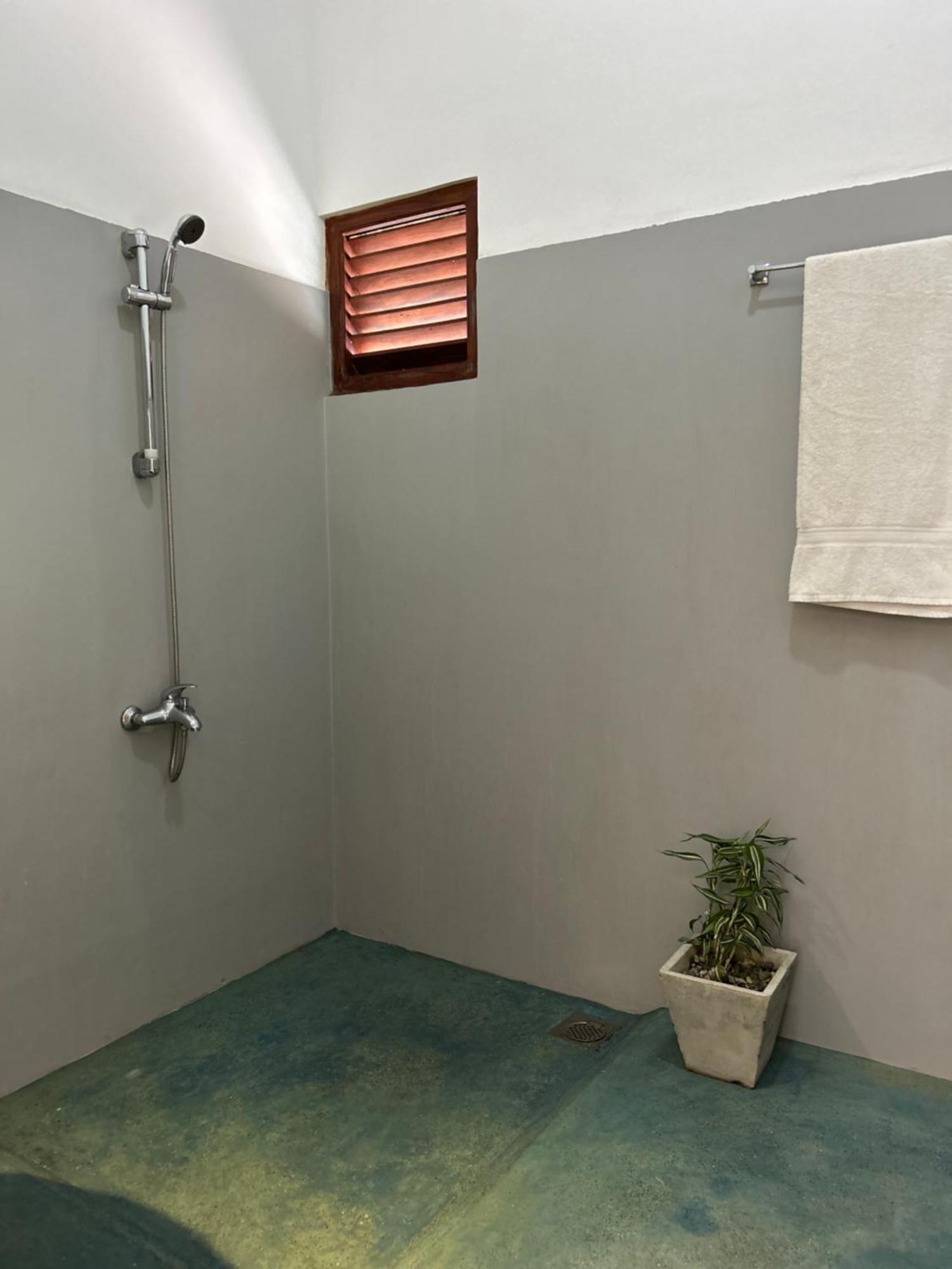 Hotel One Bhakthi Sri Lanka Ahangama Esterno foto