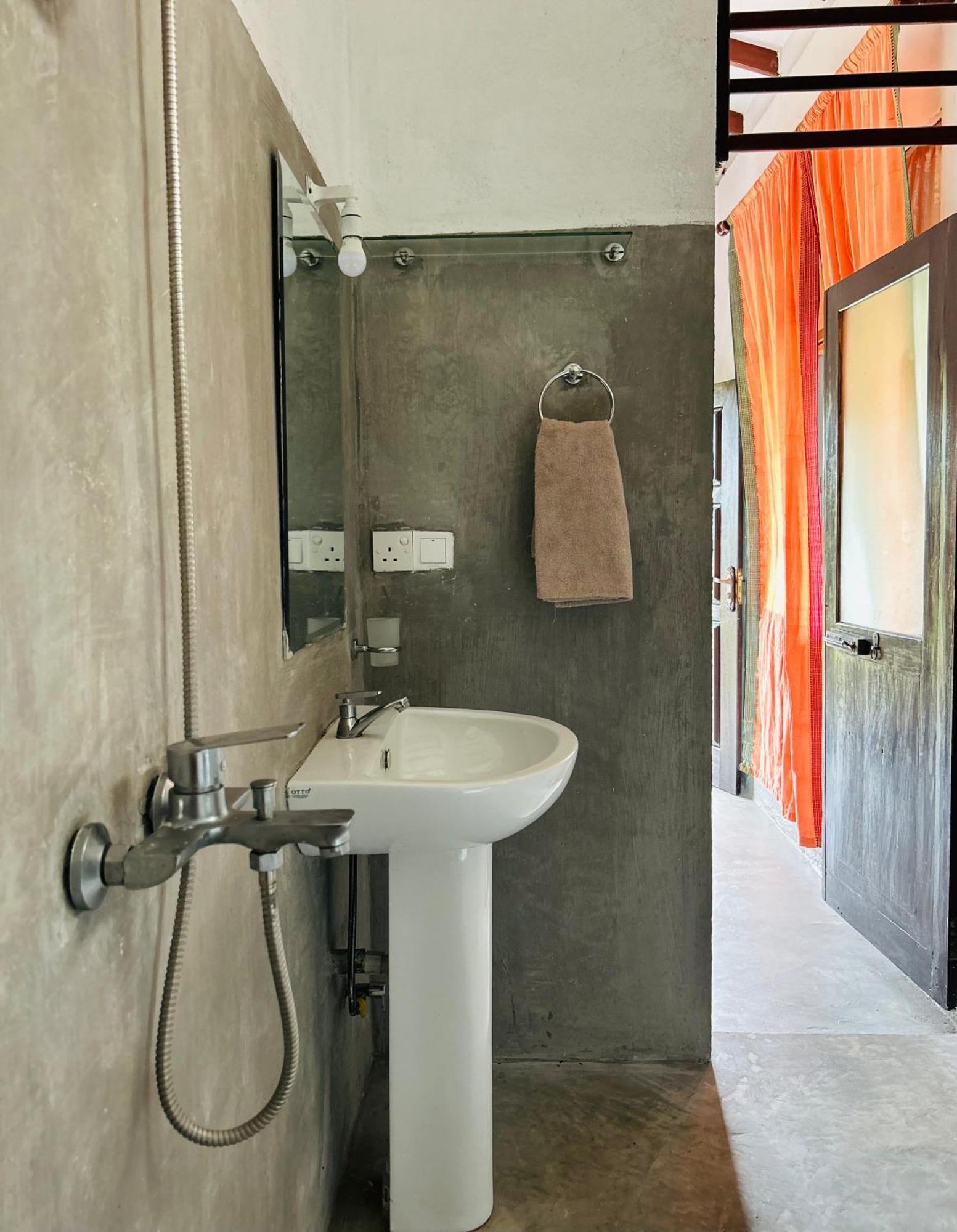 Hotel One Bhakthi Sri Lanka Ahangama Esterno foto