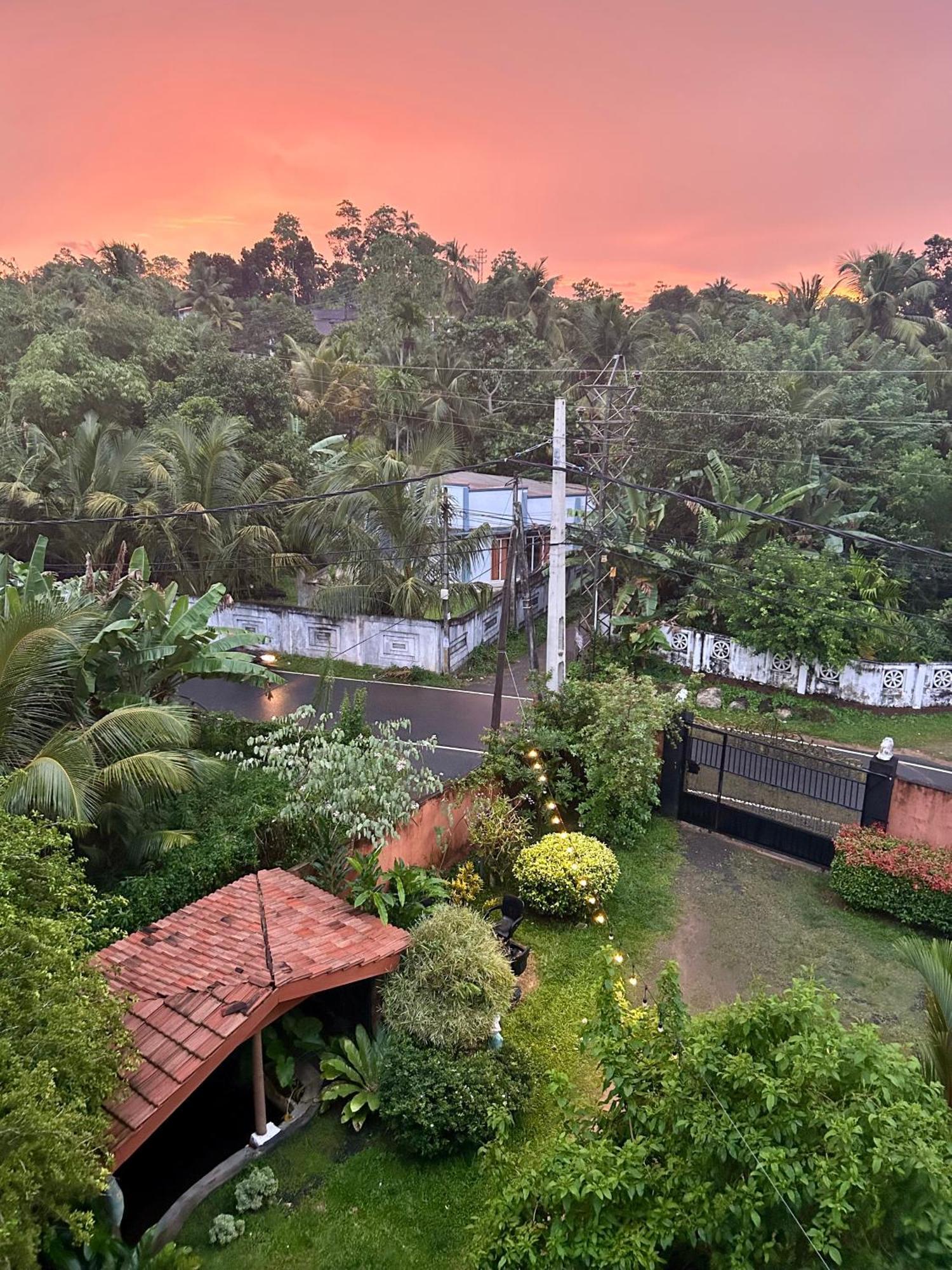 Hotel One Bhakthi Sri Lanka Ahangama Esterno foto